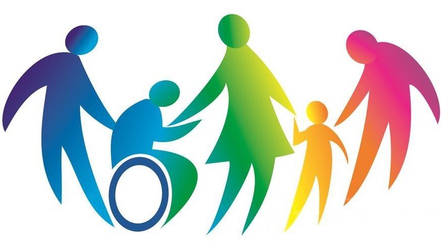 Illustrazione stilizzata di cinque figure colorate che rappresentano l'inclusione e il supporto, tra cui una persona in sedia a rotelle, bambini e adulti.